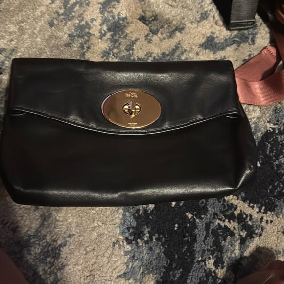 Never used coach in really good condition No cornear wear. Clutch really nice! - Picture 1 of 5